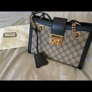 Like new GUCCI small Padlock GG supreme canvas bag